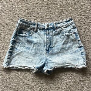 American Eagle Outfitters Light Wash Jean Shorts - size 6 - NWOT
